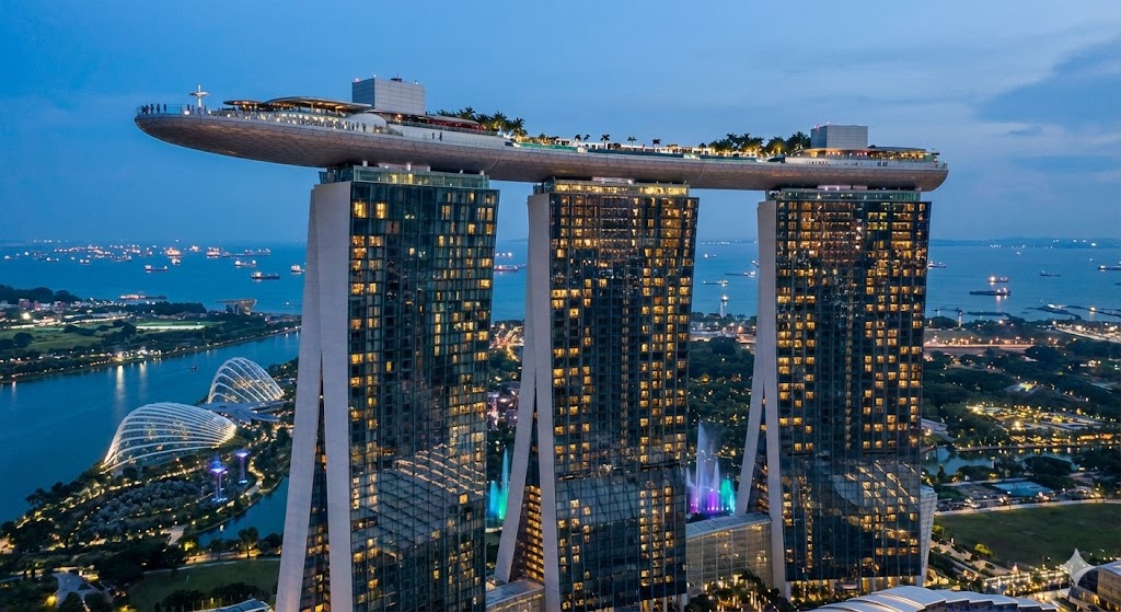 Marina Bay Sands Singapore: Berjalan di Atas Tiga Gedung